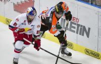 Dominique Heinrich (Red Bull Salzburg) und Petri Lammassaari (Graz 99ers) (c) GEPA Hauer